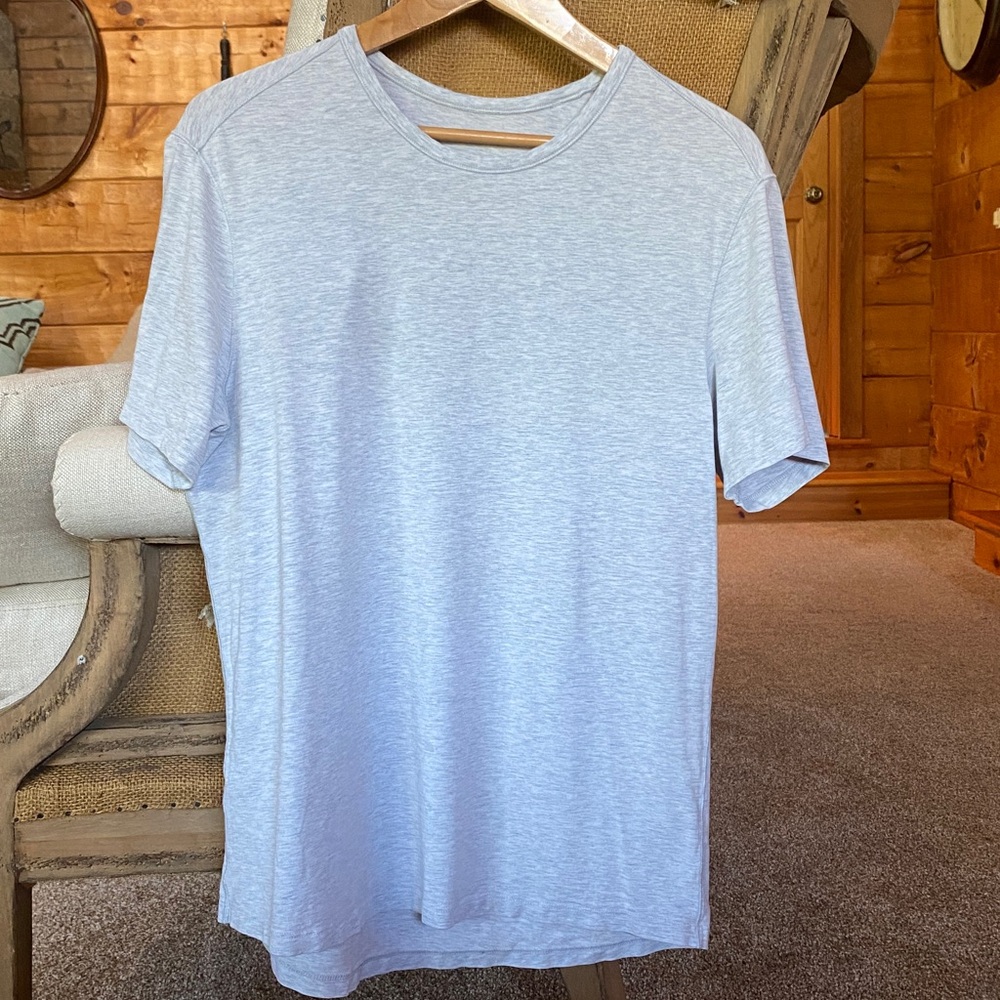 Men’s Lululemon T Shirt (size L)